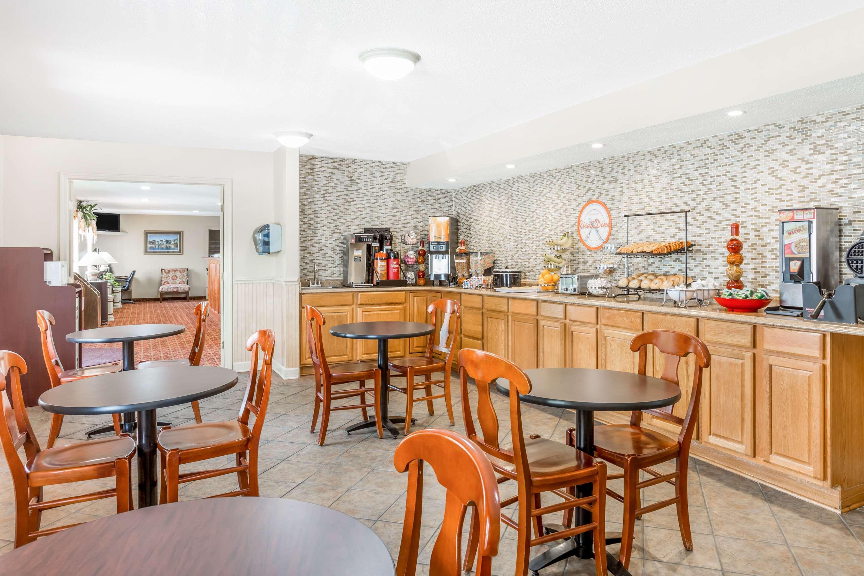 Surestay Hotel By Best Western Мэннинг Экстерьер фото