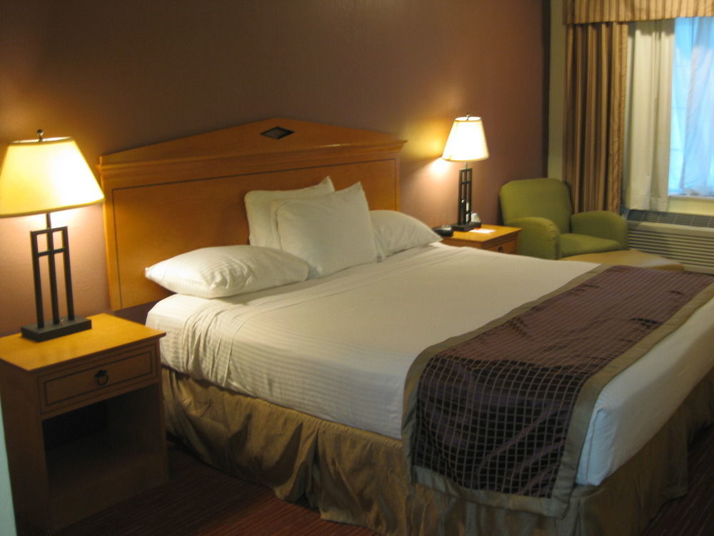 Surestay Hotel By Best Western Мэннинг Экстерьер фото