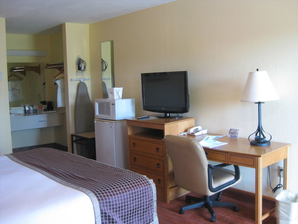 Surestay Hotel By Best Western Мэннинг Экстерьер фото