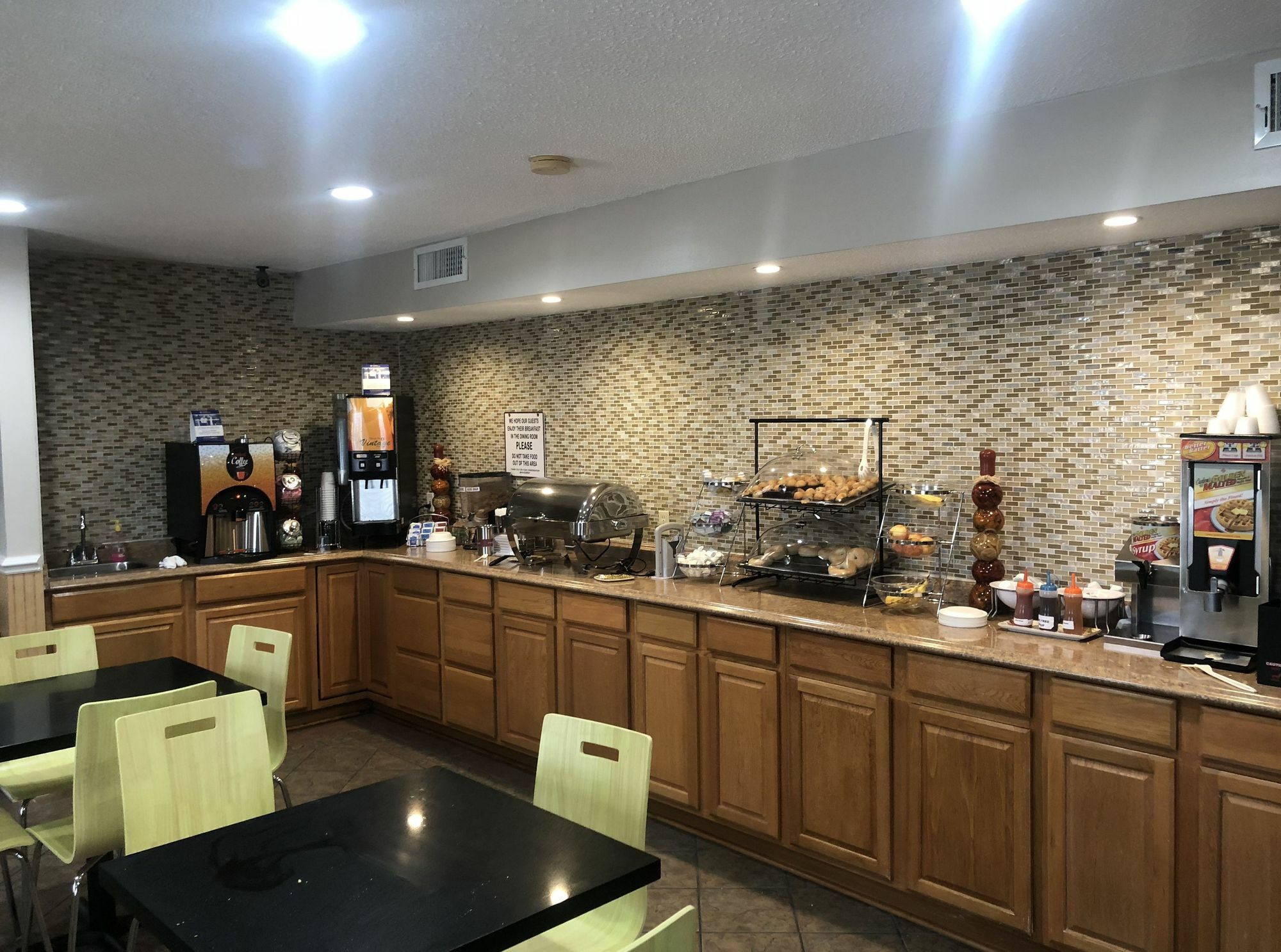 Surestay Hotel By Best Western Мэннинг Экстерьер фото